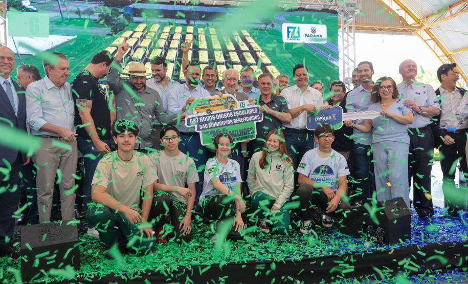 Estado inicia entrega de 687 ônibus escolares para 340 municípios