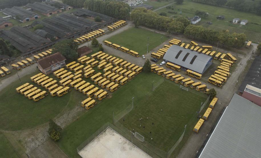 Estado inicia entrega de 687 ônibus escolares para 340 municípios