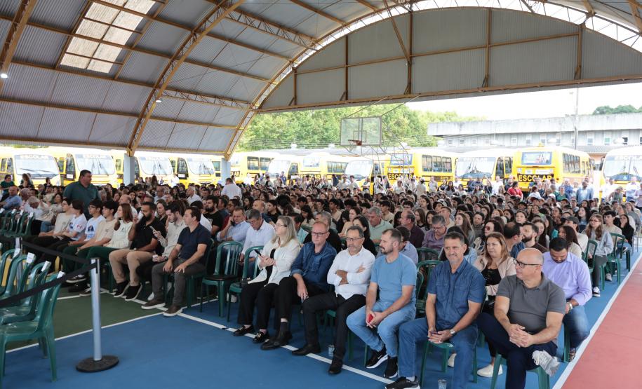 Estado inicia entrega de 687 ônibus escolares para 340 municípios