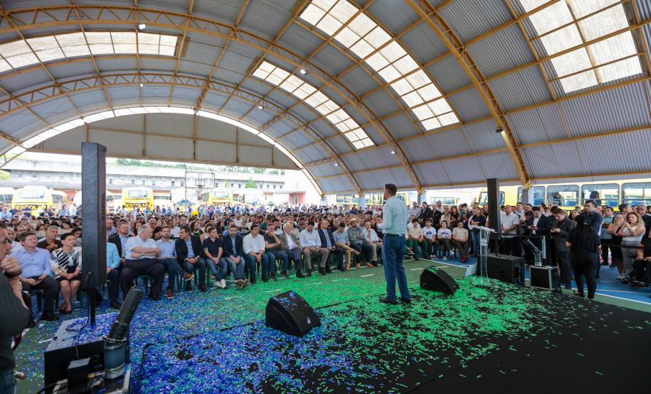 Estado inicia entrega de 687 ônibus escolares para 340 municípios