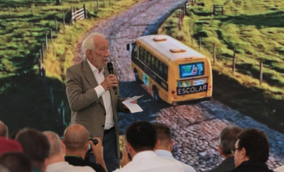 Estado inicia entrega de 687 ônibus escolares para 340 municípios