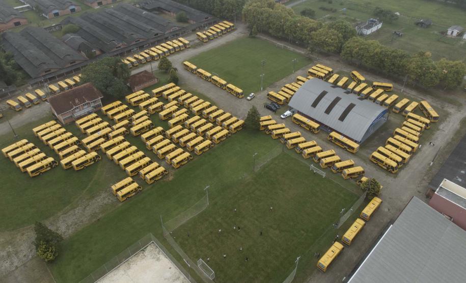 Estado inicia entrega de 687 ônibus escolares para 340 municípios