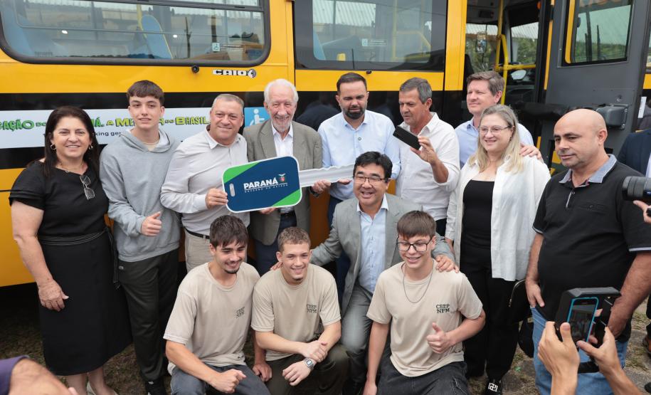 Estado inicia entrega de 687 ônibus escolares para 340 municípios