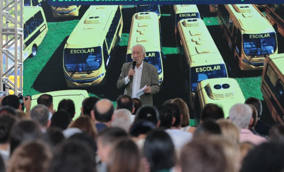 Estado inicia entrega de 687 ônibus escolares para 340 municípios