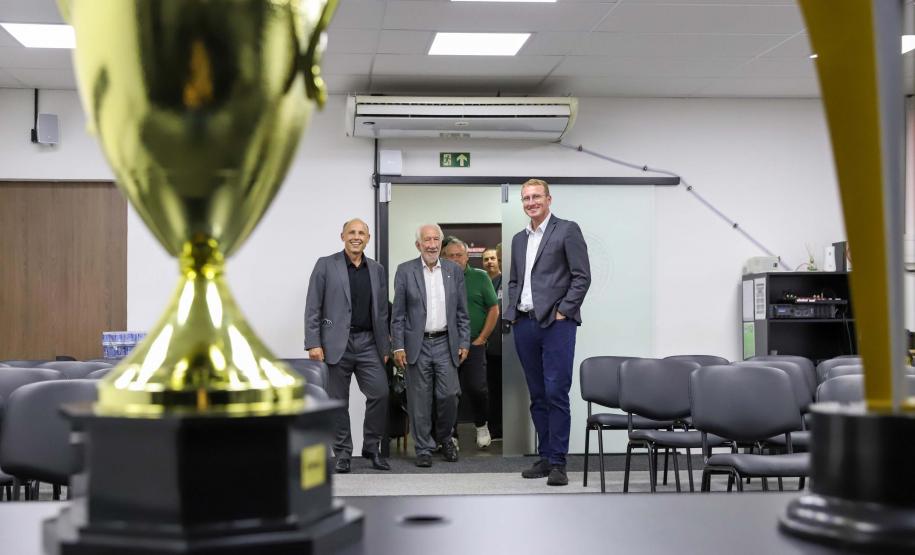 Piana visita o Estádio Germano Krüger, casa do bicampeão paranaense Operário