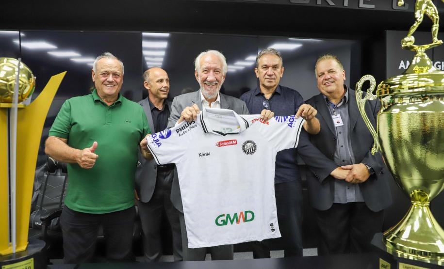 Piana visita o Estádio Germano Krüger, casa do bicampeão paranaense Operário