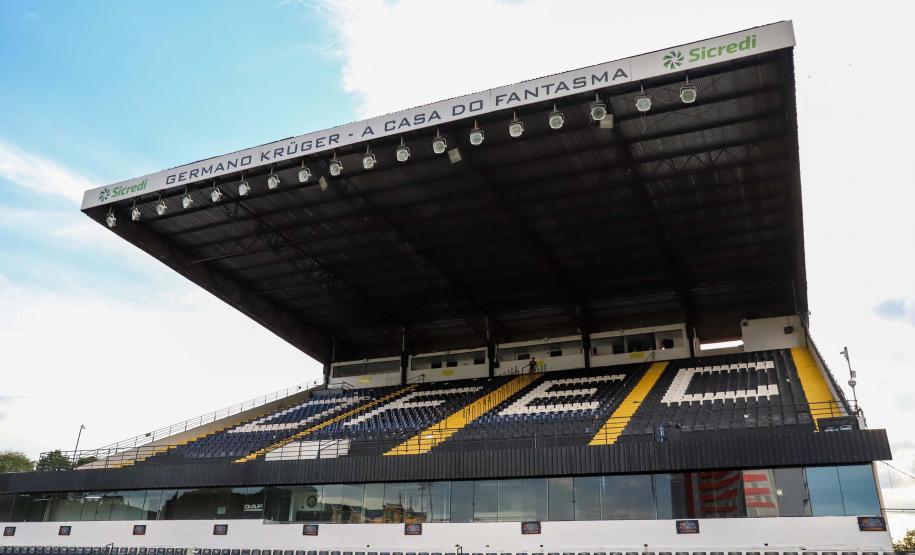 Piana visita o Estádio Germano Krüger, casa do bicampeão paranaense Operário