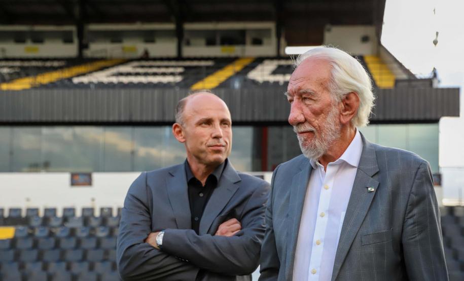 Piana visita o Estádio Germano Krüger, casa do bicampeão paranaense Operário