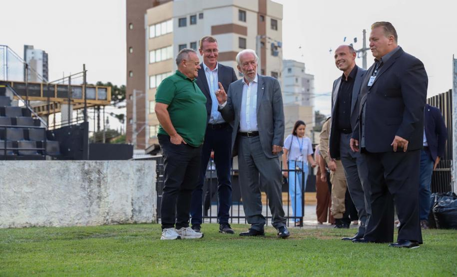 Piana visita o Estádio Germano Krüger, casa do bicampeão paranaense Operário