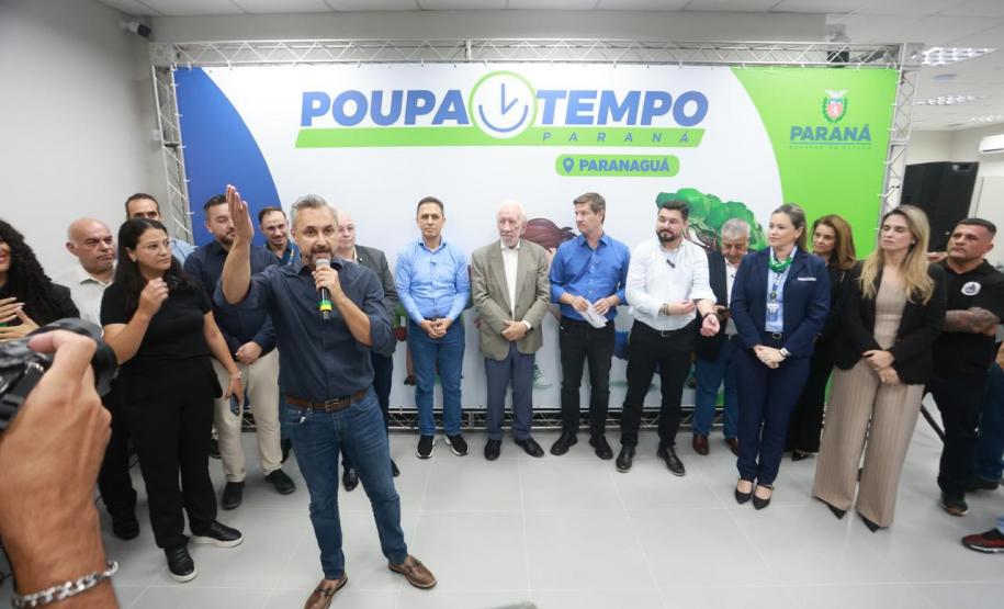 Piana inaugura unidade do Poupatempo em Paranaguá, a 1ª com sala sensorial