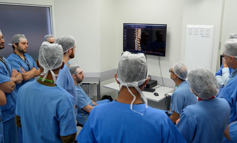 Paraná já tem 8 aplicações de polilaminina; Ratinho Junior recebe médicos e reforça apoio à pesquisa