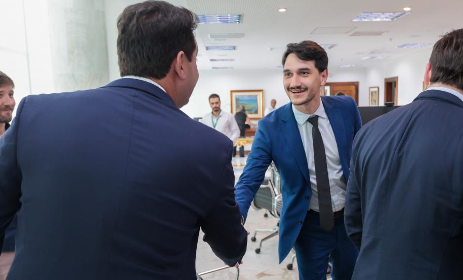 Paraná já tem 8 aplicações de polilaminina; Ratinho Junior recebe médicos e reforça apoio à pesquisa