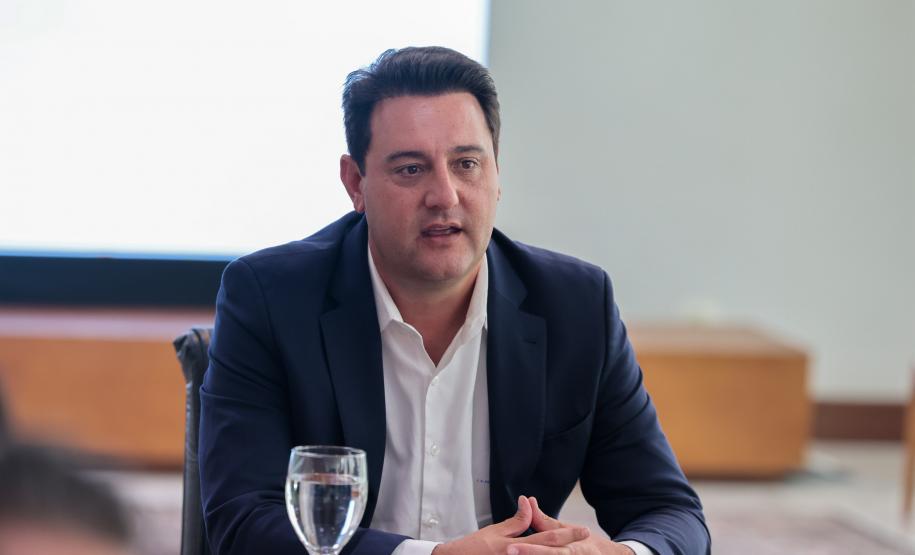 Paraná já tem 8 aplicações de polilaminina; Ratinho Junior recebe médicos e reforça apoio à pesquisa