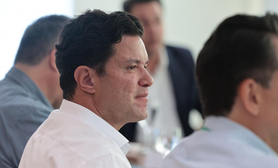 Paraná já tem 8 aplicações de polilaminina; Ratinho Junior recebe médicos e reforça apoio à pesquisa