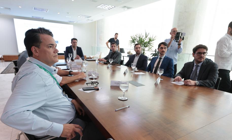 Paraná já tem 8 aplicações de polilaminina; Ratinho Junior recebe médicos e reforça apoio à pesquisa