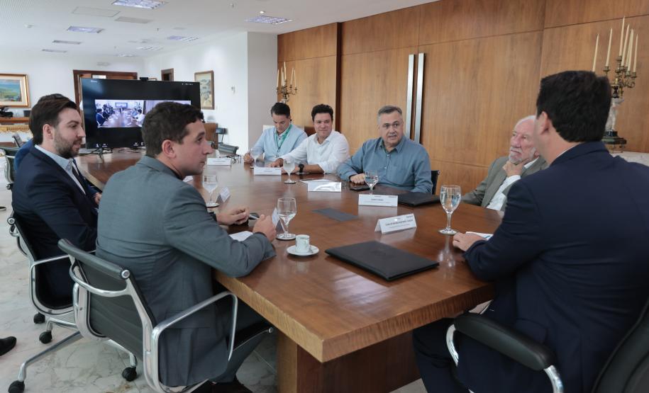 Paraná já tem 8 aplicações de polilaminina; Ratinho Junior recebe médicos e reforça apoio à pesquisa