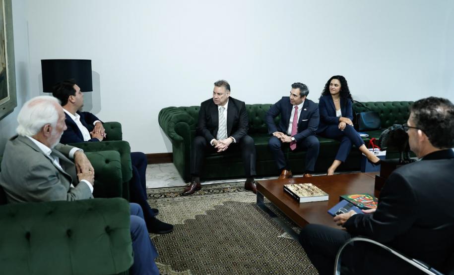 Ratinho Junior recebe Encarregado de Negócios no Brasil dos Estados Unidos