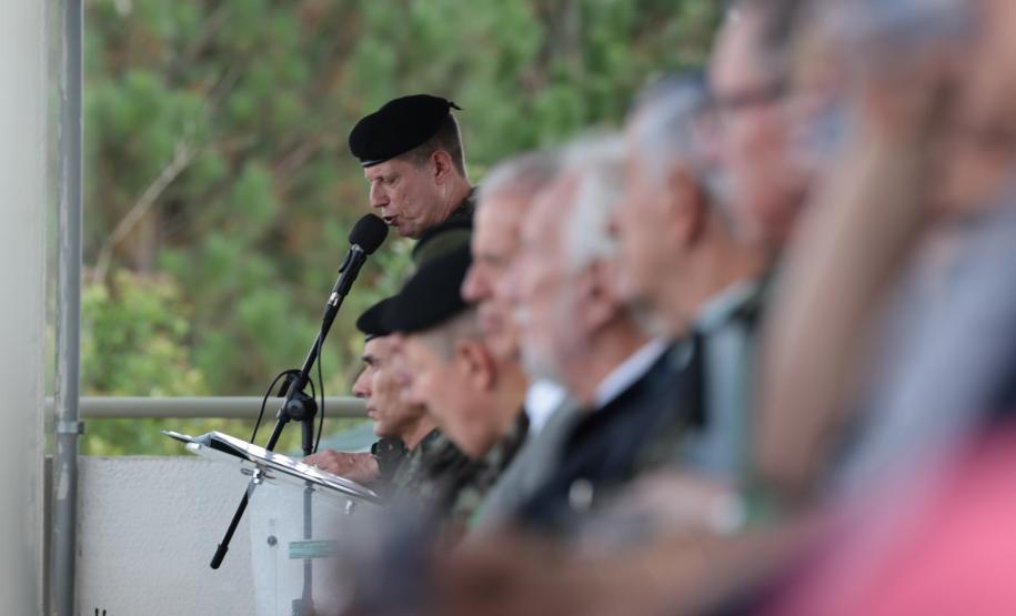 Darci Piana participa da troca de comando da 5ª Divisão de Exército, em Curitiba