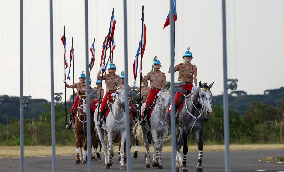Darci Piana participa da troca de comando da 5ª Divisão de Exército, em Curitiba