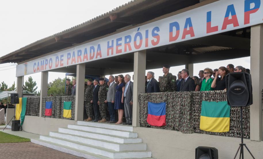 Darci Piana participa da troca de comando da 5ª Divisão de Exército, em Curitiba