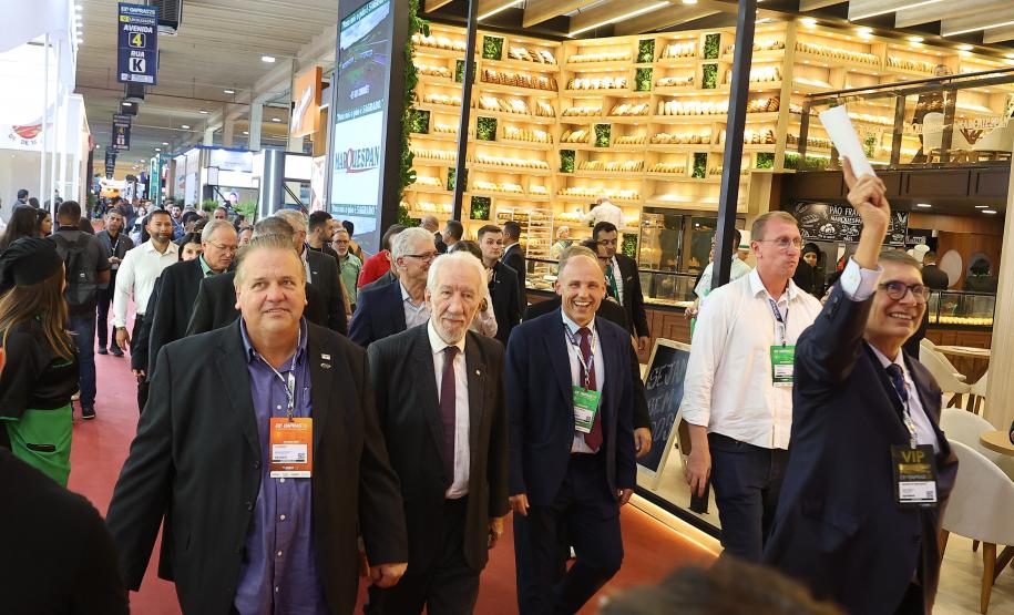 Piana destaca força da ExpoApras para expansão dos supermercados paranaenses