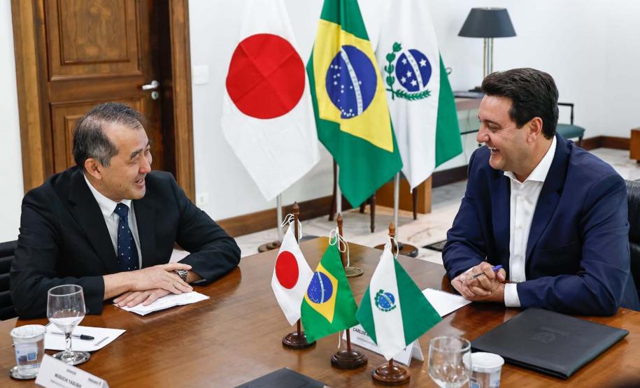 Ratinho Junior recebe embaixador do Japão em primeira visita ao Paraná