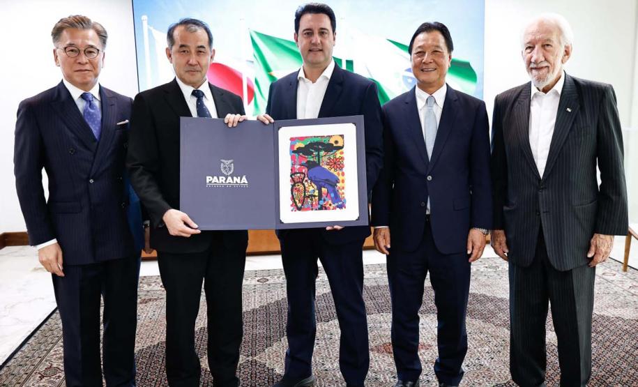 Ratinho Junior recebe embaixador do Japão em primeira visita ao Paraná