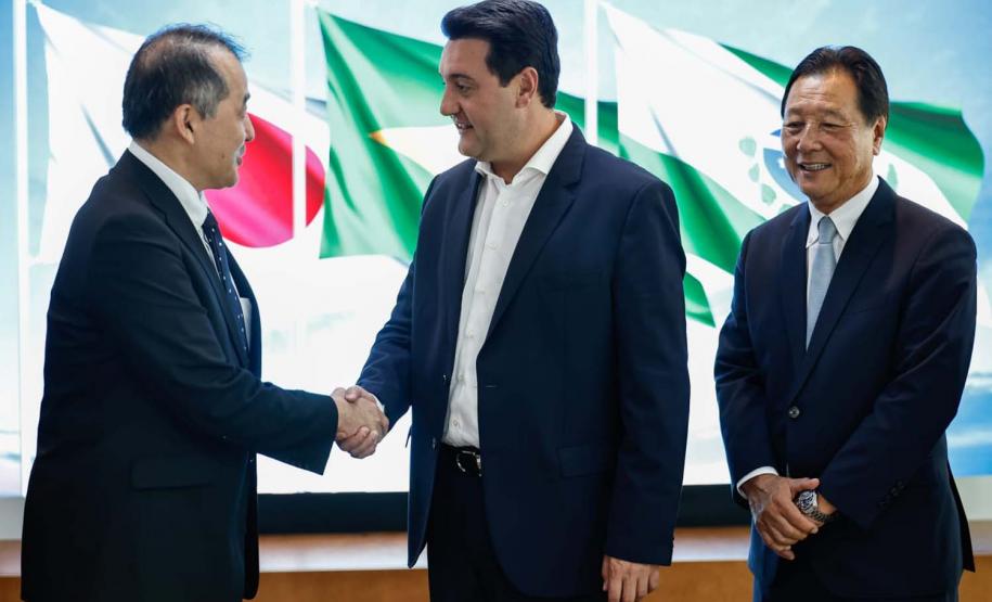 Ratinho Junior recebe embaixador do Japão em primeira visita ao Paraná