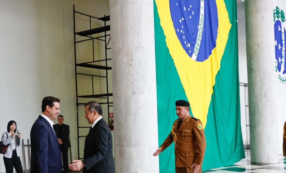 Ratinho Junior recebe embaixador do Japão em primeira visita ao Paraná