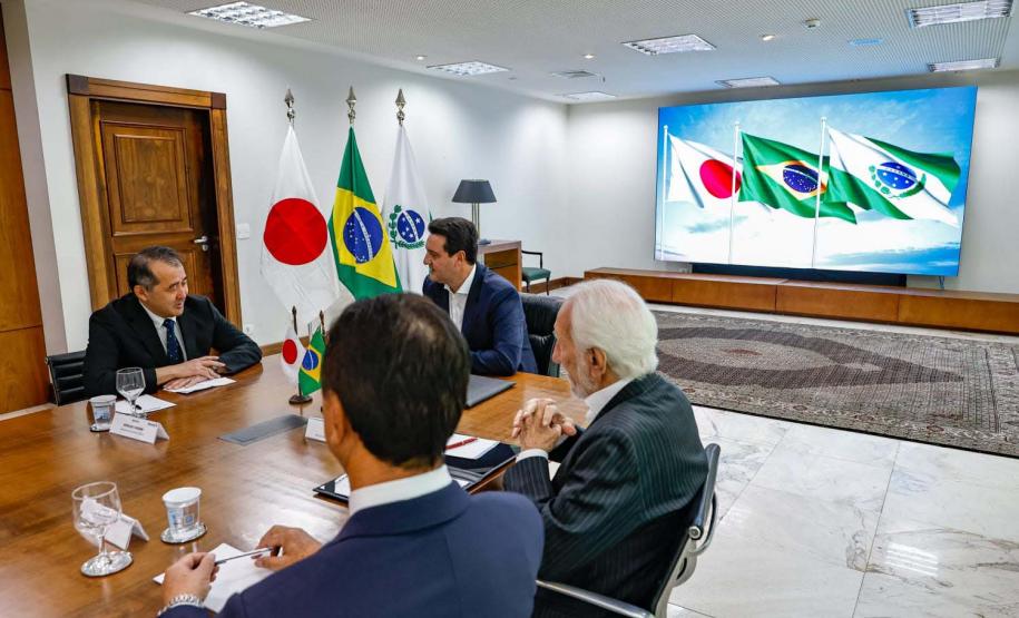 Ratinho Junior recebe embaixador do Japão em primeira visita ao Paraná