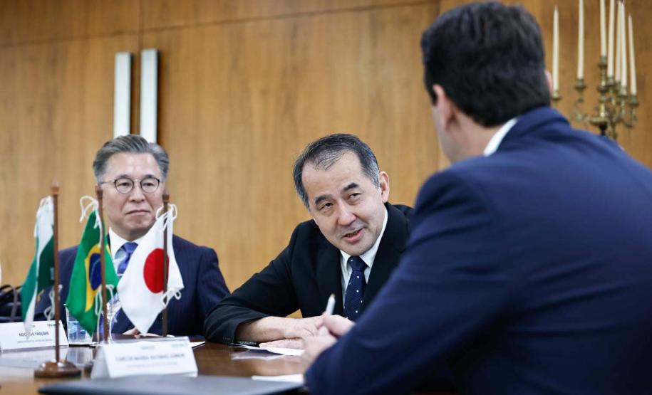 Ratinho Junior recebe embaixador do Japão em primeira visita ao Paraná