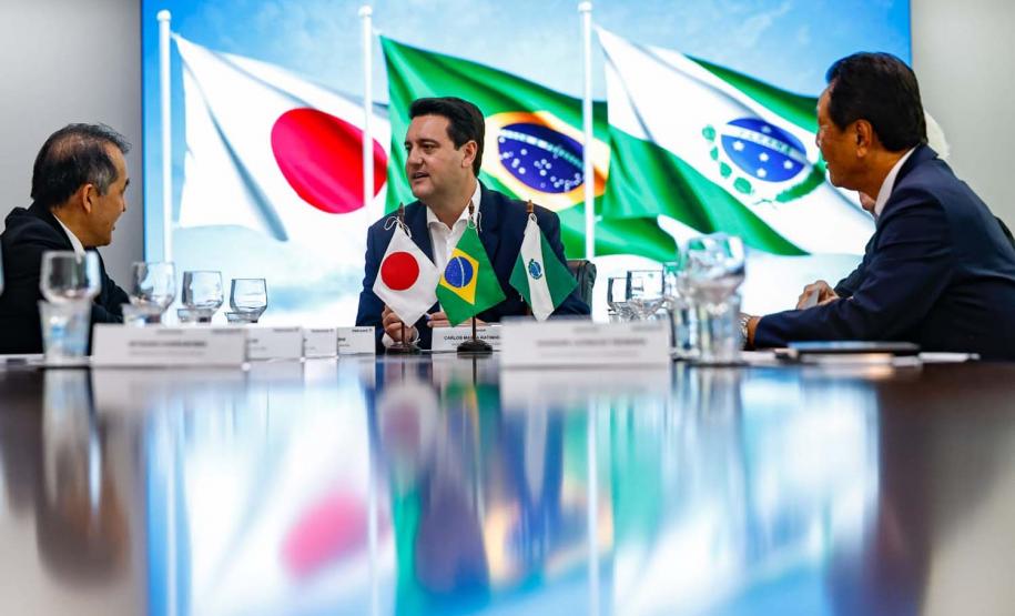 Ratinho Junior recebe embaixador do Japão em primeira visita ao Paraná