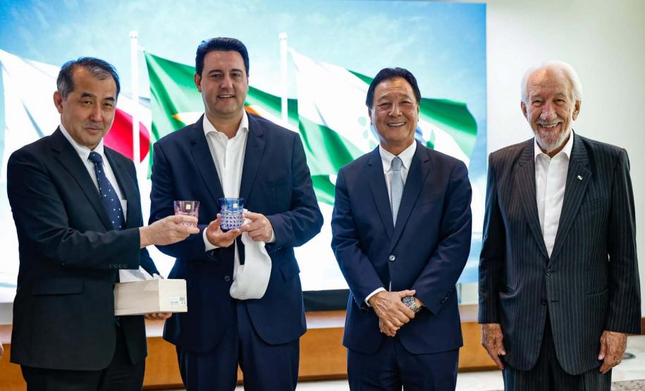 Ratinho Junior recebe embaixador do Japão em primeira visita ao Paraná