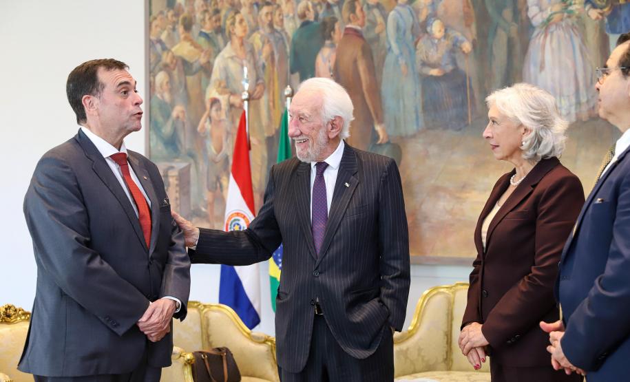 Darci Piana recebe embaixador do Paraguai e fortalece interação bilateral