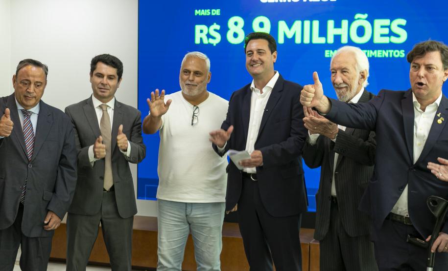 Ratinho Junior libera R$ 324 milhões para obras em nove municípios paranaenses