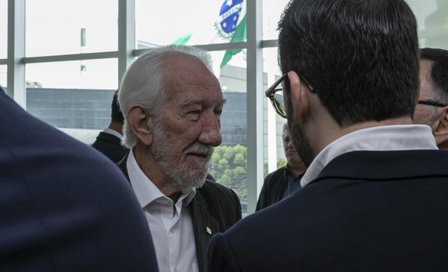 Ratinho Junior libera R$ 324 milhões para obras em nove municípios paranaenses