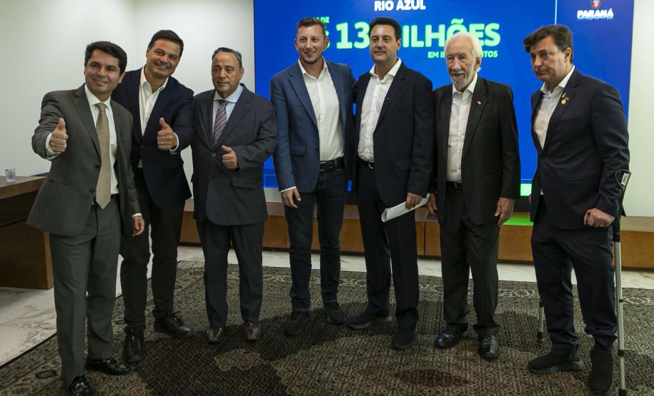 Ratinho Junior libera R$ 324 milhões para obras em nove municípios paranaenses