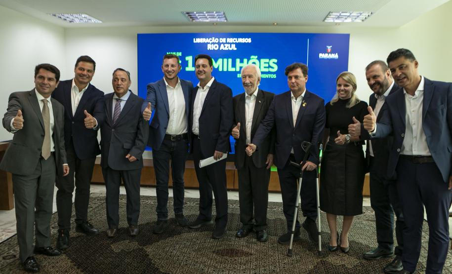 Ratinho Junior libera R$ 324 milhões para obras em nove municípios paranaenses