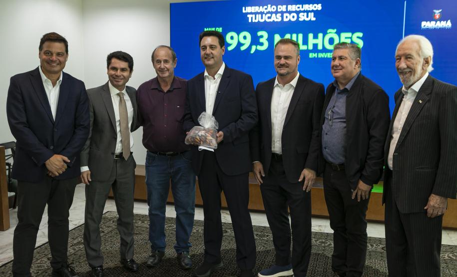 Ratinho Junior libera R$ 324 milhões para obras em nove municípios paranaenses