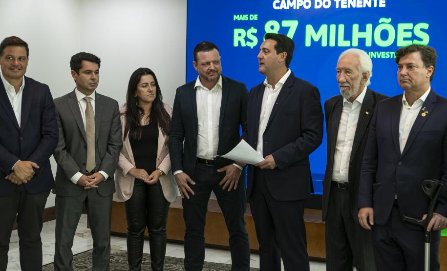 Ratinho Junior libera R$ 324 milhões para obras em nove municípios paranaenses