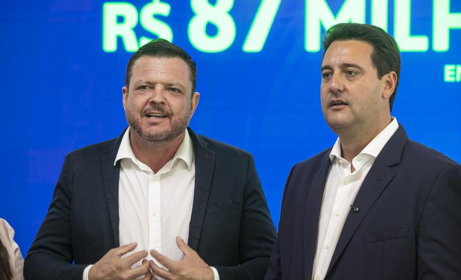 Ratinho Junior libera R$ 324 milhões para obras em nove municípios paranaenses