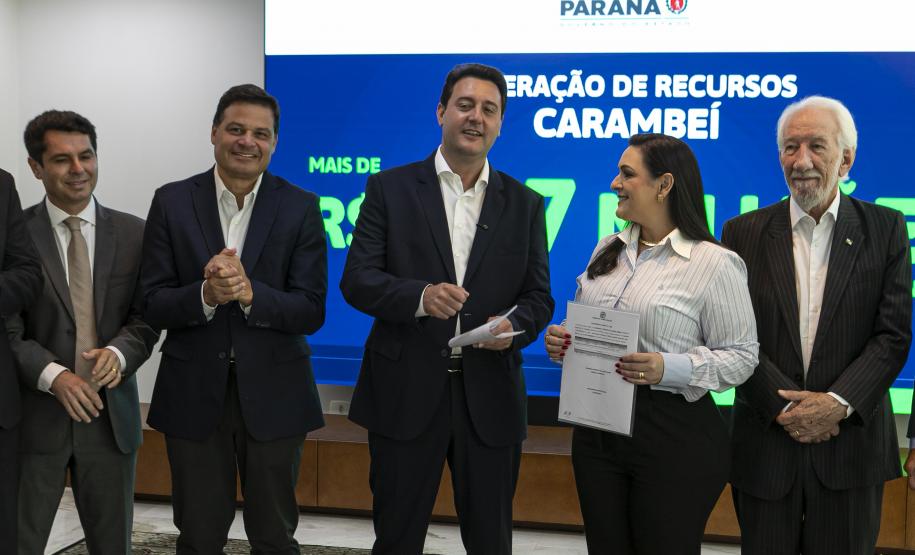 Ratinho Junior libera R$ 324 milhões para obras em nove municípios paranaenses