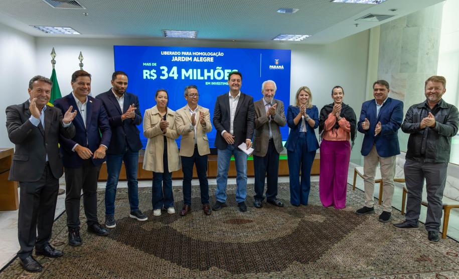 Ratinho Junior confirma R$ 372,5 milhões para 12 municípios de sete regiões