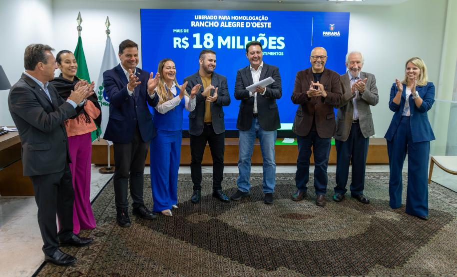 Ratinho Junior confirma R$ 372,5 milhões para 12 municípios de sete regiões