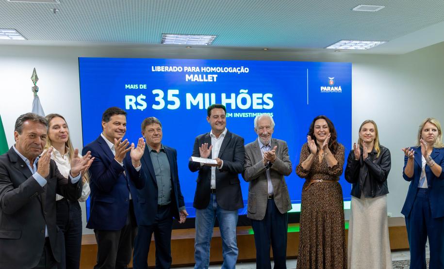 Ratinho Junior confirma R$ 372,5 milhões para 12 municípios de sete regiões