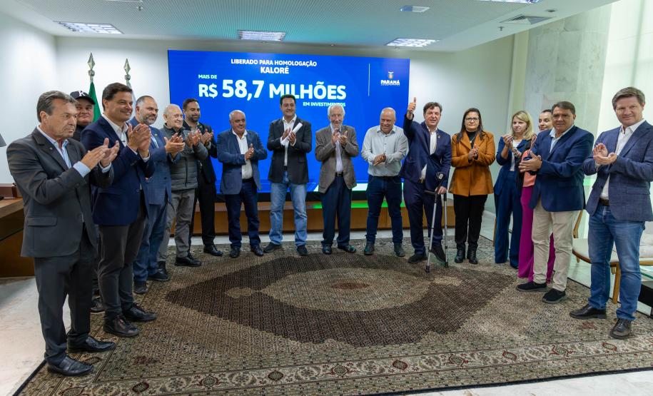 Ratinho Junior confirma R$ 372,5 milhões para 12 municípios de sete regiões