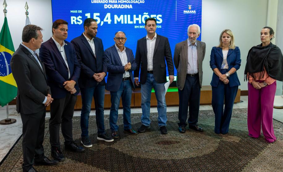 Ratinho Junior confirma R$ 372,5 milhões para 12 municípios de sete regiões