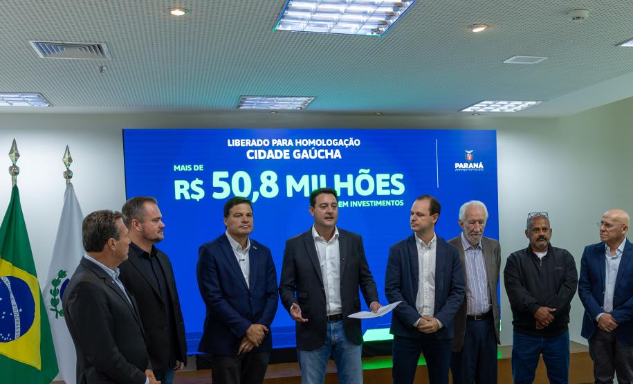 Ratinho Junior confirma R$ 372,5 milhões para 12 municípios de sete regiões
