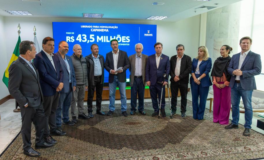 Ratinho Junior confirma R$ 372,5 milhões para 12 municípios de sete regiões