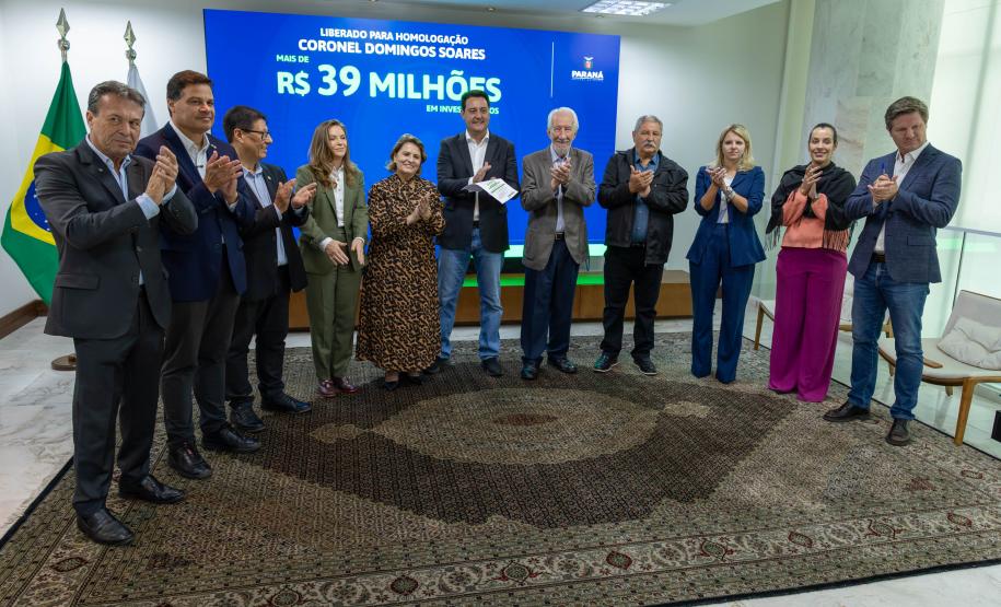 Ratinho Junior confirma R$ 372,5 milhões para 12 municípios de sete regiões